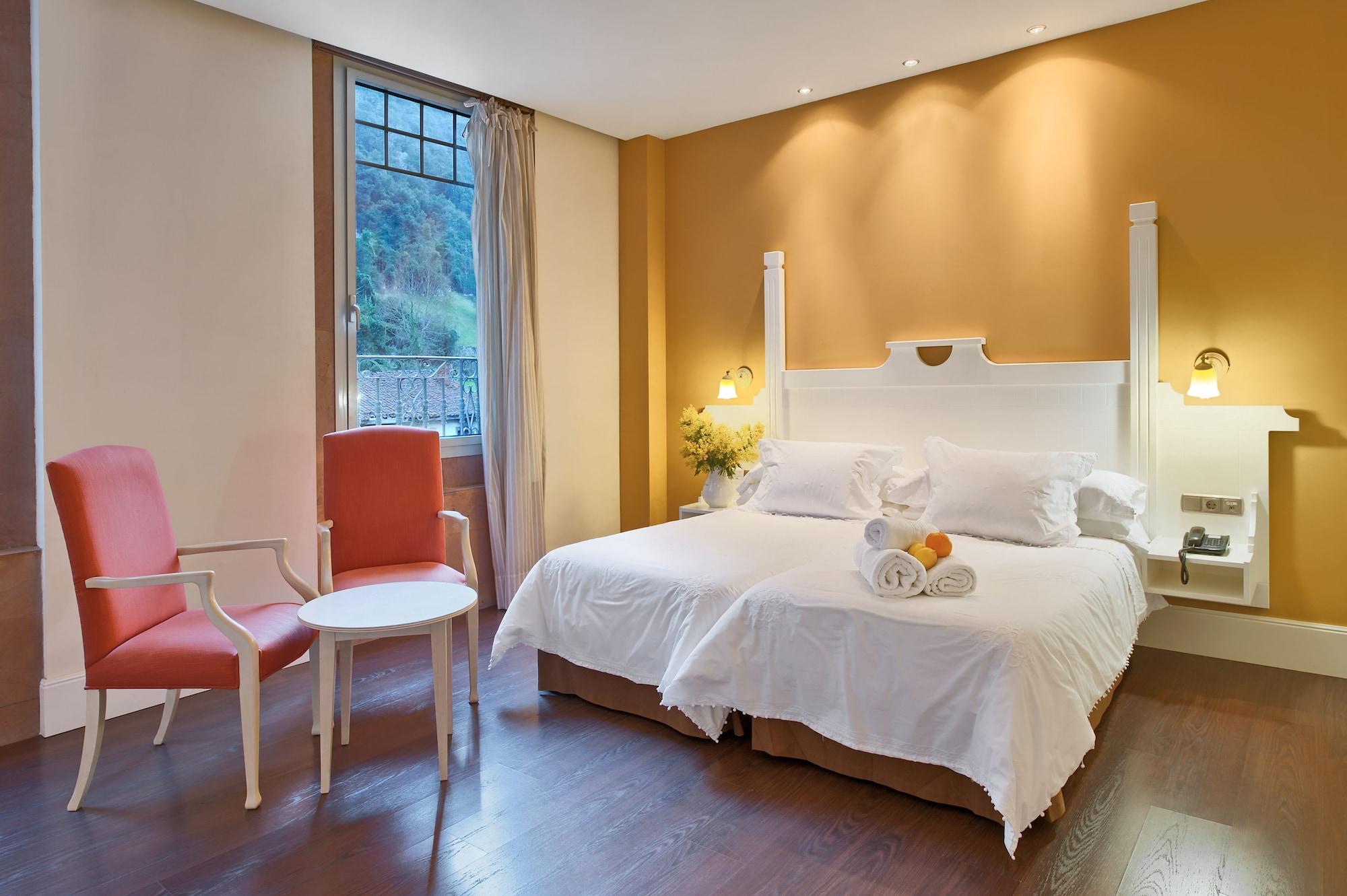 Hotel Balneario La Hermida Exterior photo